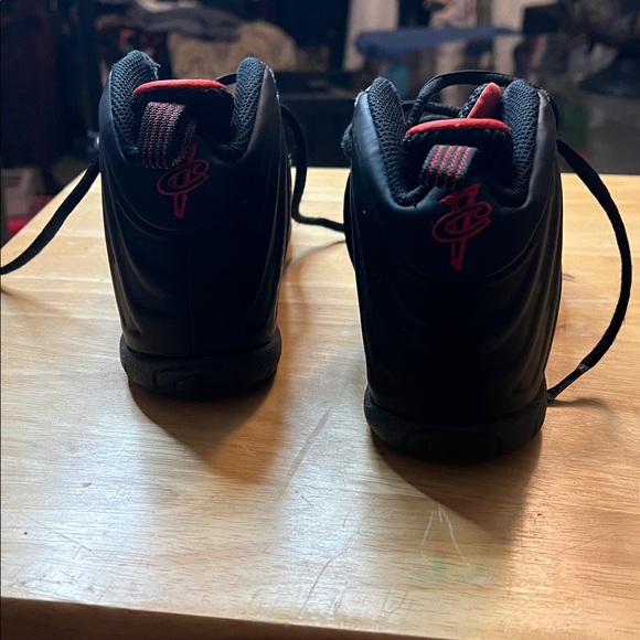 Nike - Picture 3 of 4